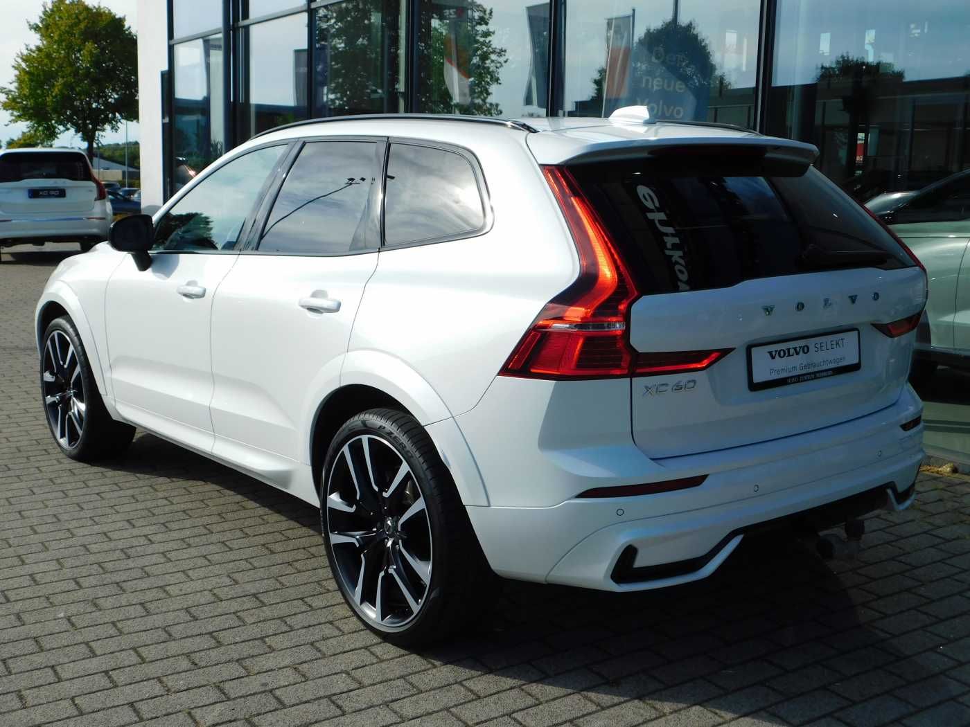 Fahrzeugabbildung Volvo XC60 Diesel B5 D AWD Ultimate Dark