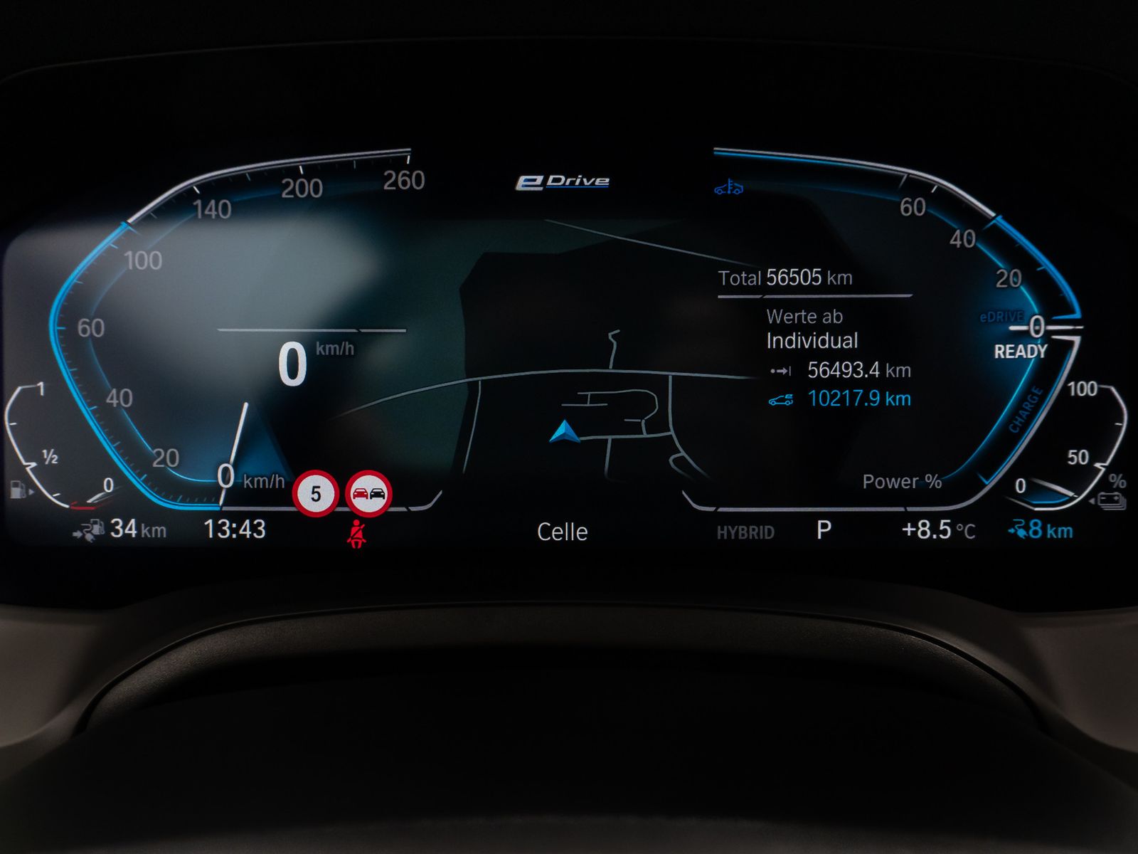 Fahrzeugabbildung BMW 320e  Kamera Laser HUD DAB HiFi Komfort Alarm
