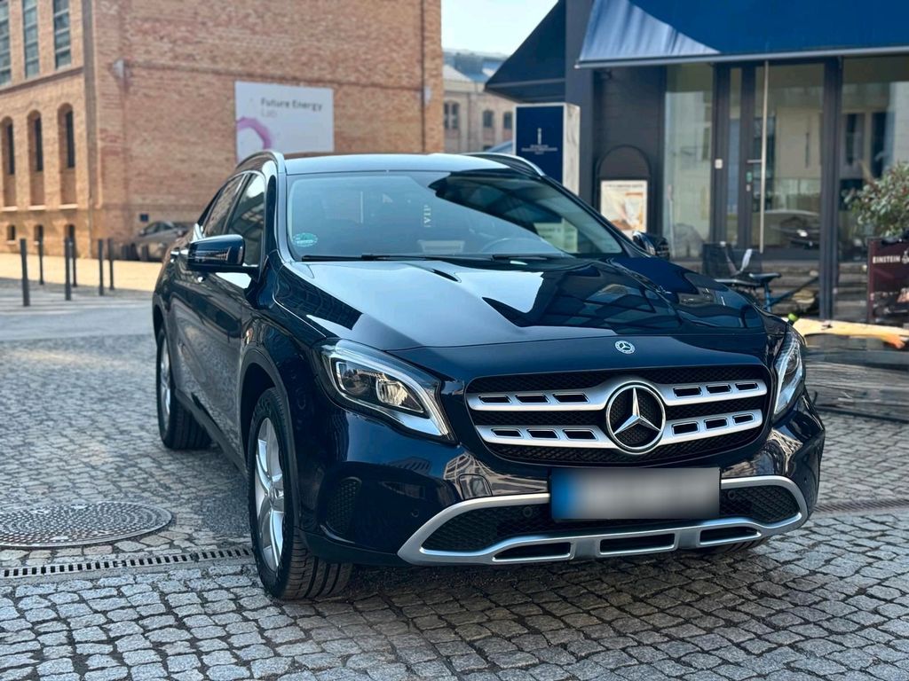 Image of Mercedes-Benz GLA 220