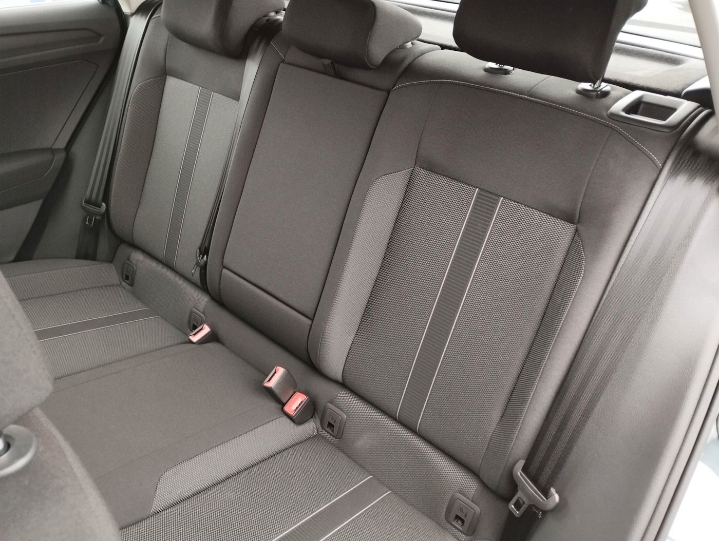 Fahrzeugabbildung Volkswagen T-Roc 1.5 Life NEU42T AHK Standhz ACC LED Kamera