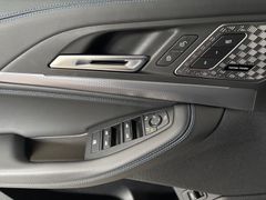 Fahrzeugabbildung BMW 218i Active Tourer M Sport -- Pano/HeadUp/19LM