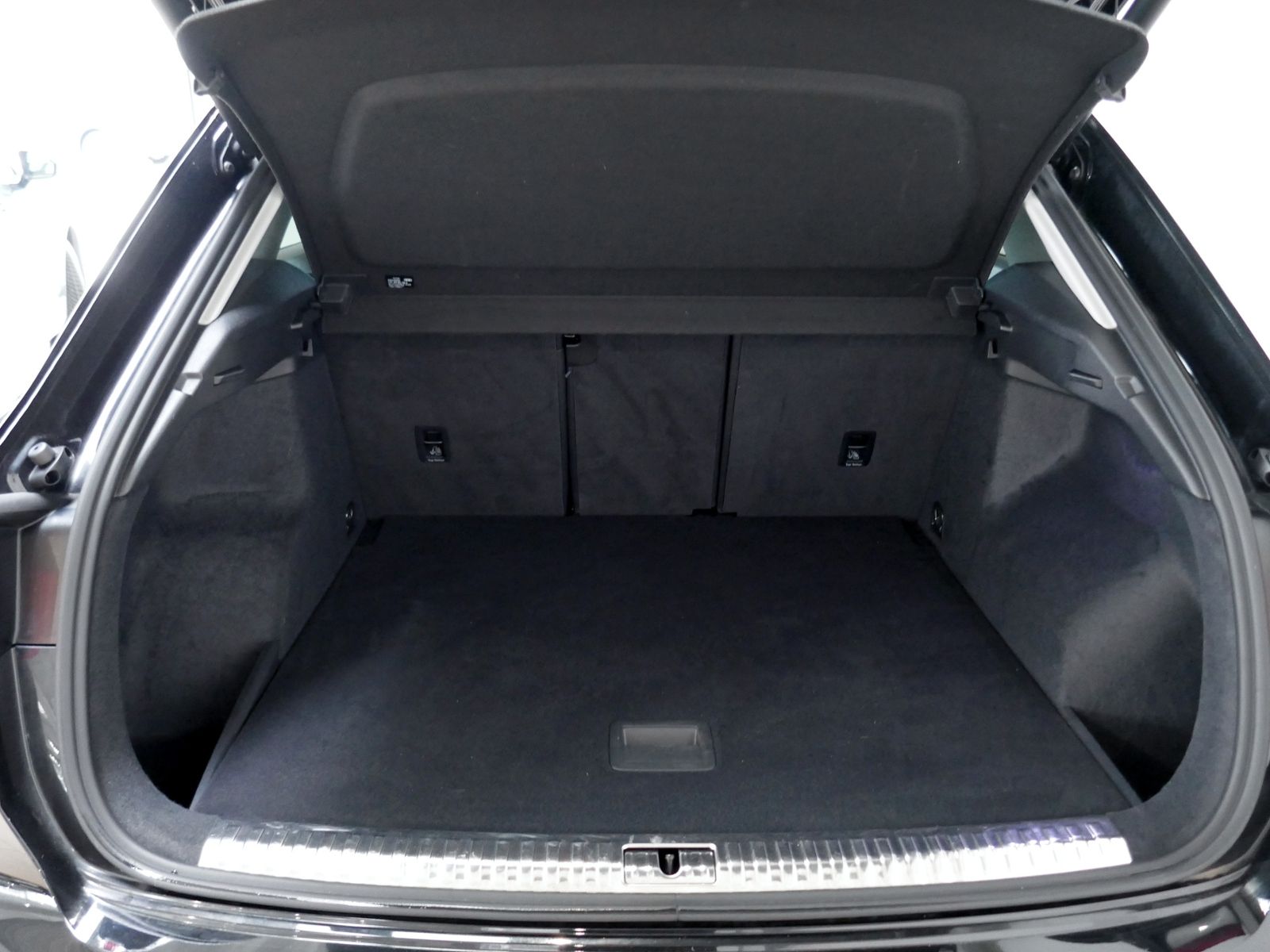 Fahrzeugabbildung Audi Q3 35 Advanced 2.0 TDI | LED AHK PDC Navi