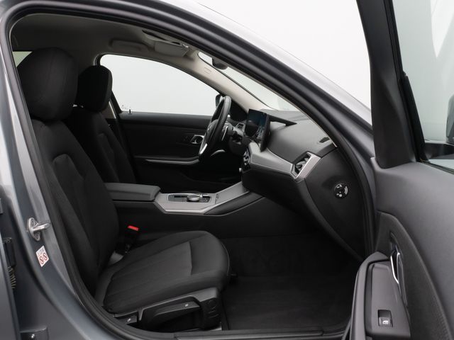 Foto Nummer 25: BMW 320d