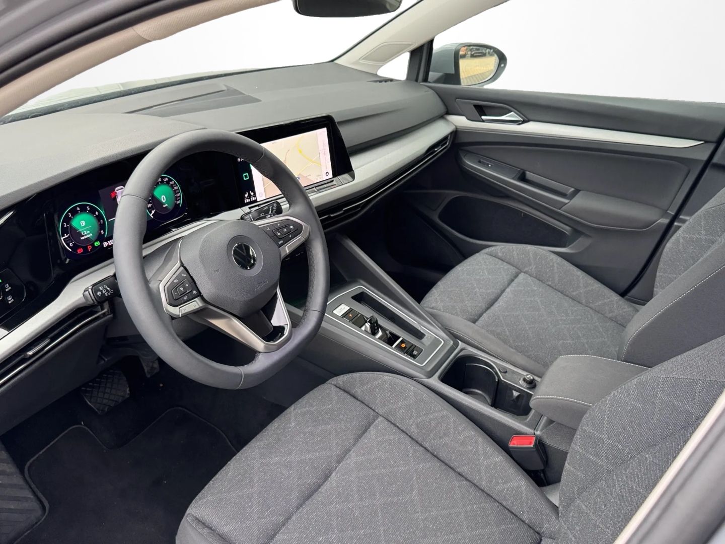 Golf VIII 1.5 eTSI DSG *STDHZG*NAVI*KEYLESS*LED*