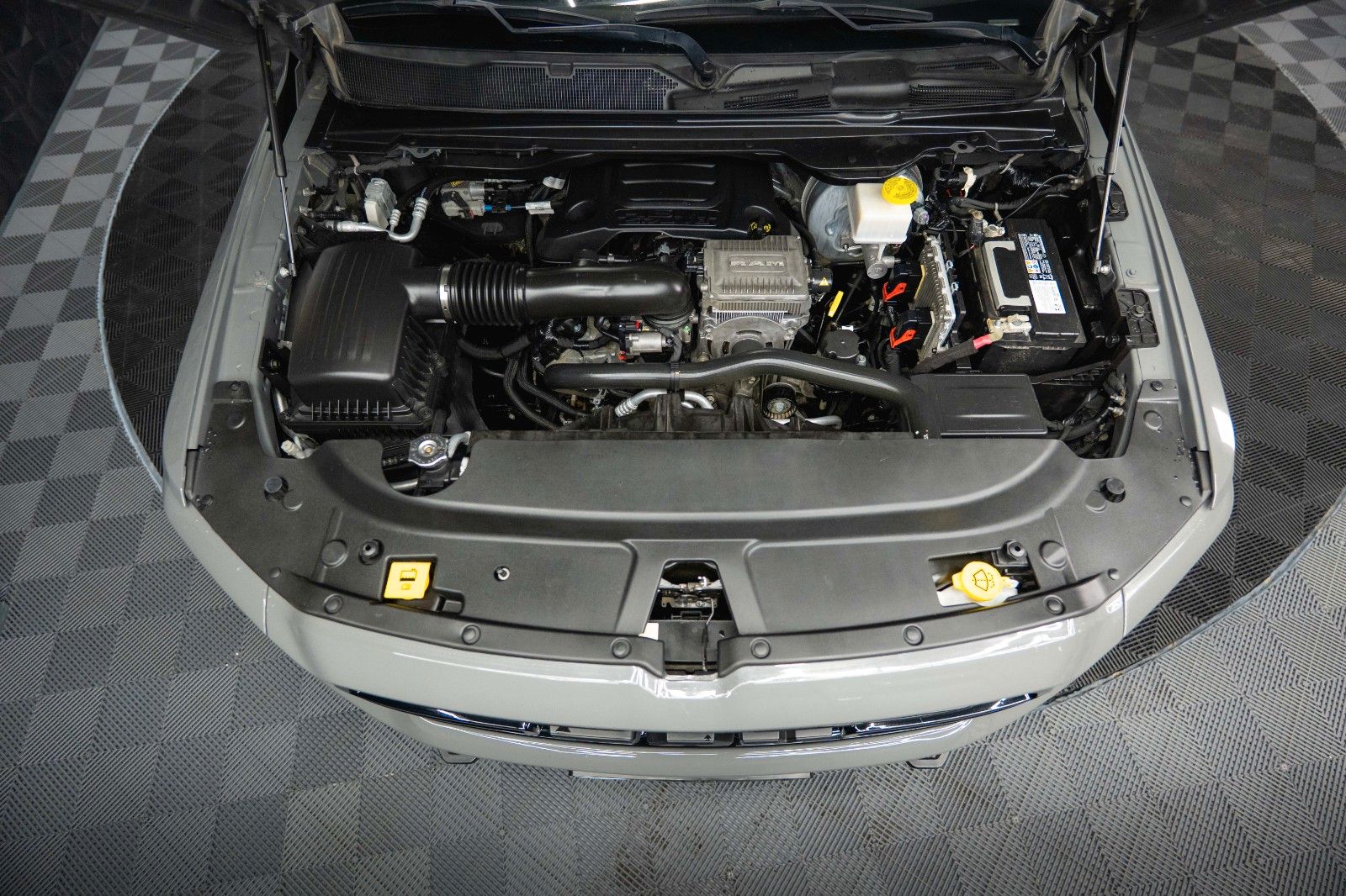 Fahrzeugabbildung Dodge RAM 5.7 V8 HEMI 4x4 Built to Serve LONG AxleLock