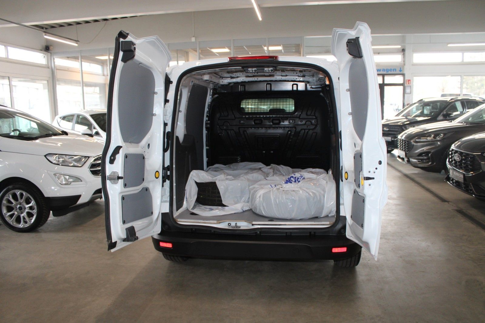 Fahrzeugabbildung Ford Transit Connect TREND KLIMA Standheizung 3-Sitze