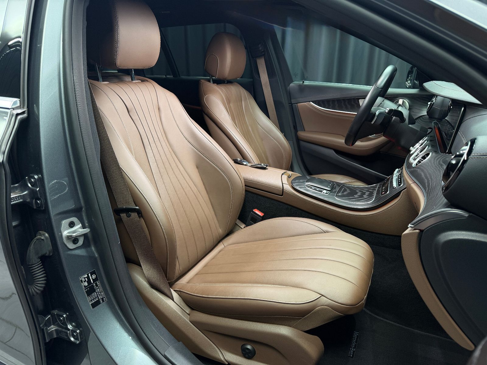 Fahrzeugabbildung Mercedes-Benz E 300 de T-Modell |BURMESTER|MULTIBEAM-LED