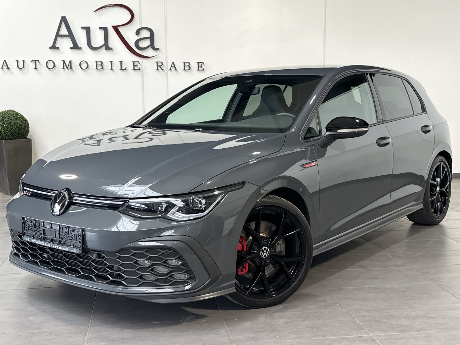 Fahrzeugabbildung Volkswagen Golf VIII GTI NAV+IQ-LIGHT+AHK+DCC+19ZO+H&K+1HD