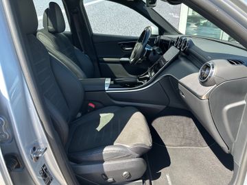 Fahrzeugabbildung Mercedes-Benz GLC 200 4Matic AMG Line Pano 20"