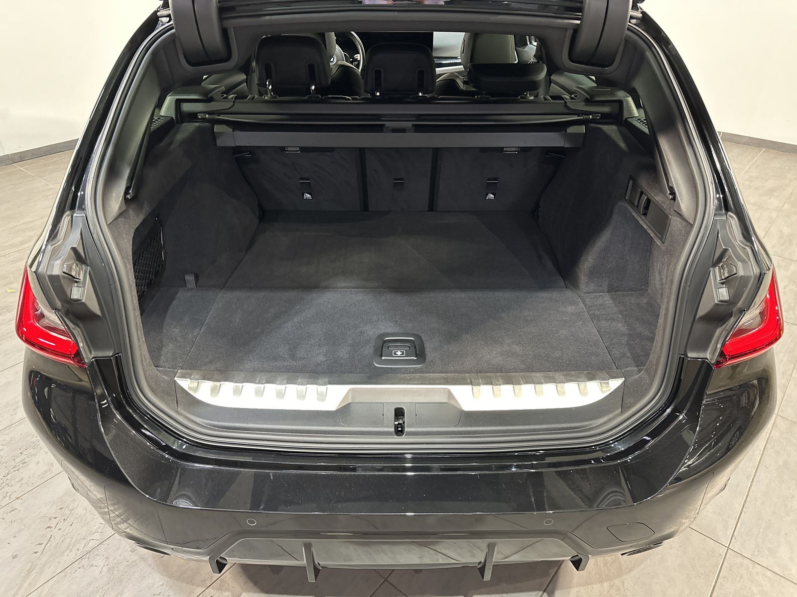 Fahrzeugabbildung BMW 320e Touring M-Sport Aut. NAV+LED+PANO+WIDE+HIFI