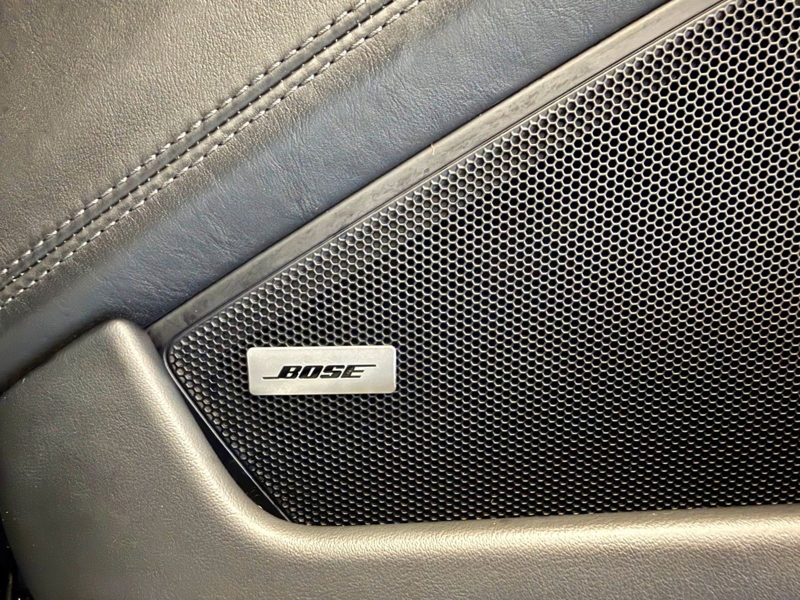 Fahrzeugabbildung Porsche 911 992 Carrera 4S Cabrio SportDesign/18Wege/SAA