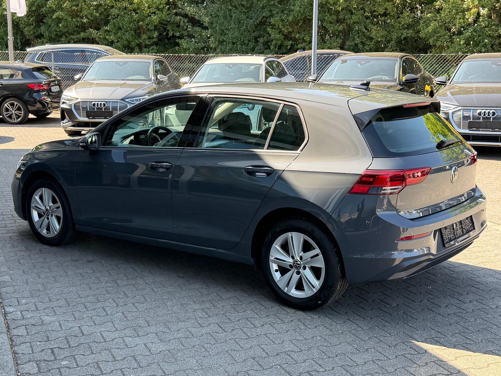Fahrzeugabbildung Volkswagen Golf VIII 2.0d Life VIRTU+LED+NAVI+SHZ+ACC+PDC+