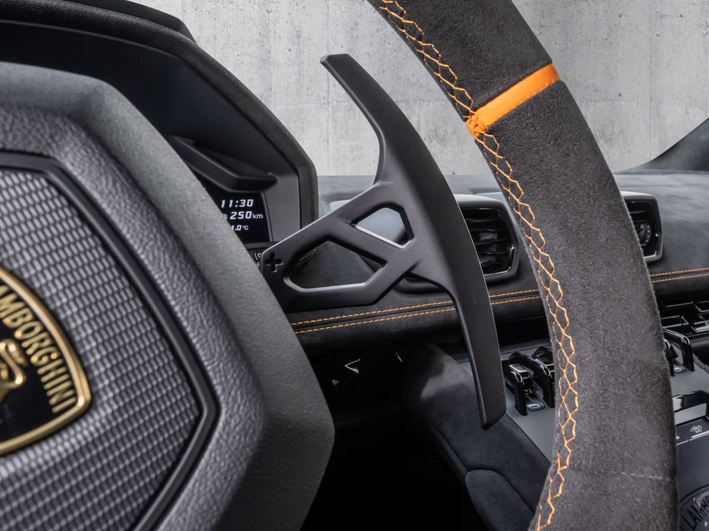LAMBORGHINI Huracán 2024
