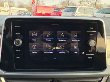 Fahrzeugabbildung Volkswagen T-Roc 1.5 TSI Style DSG AHK Navi Matrix