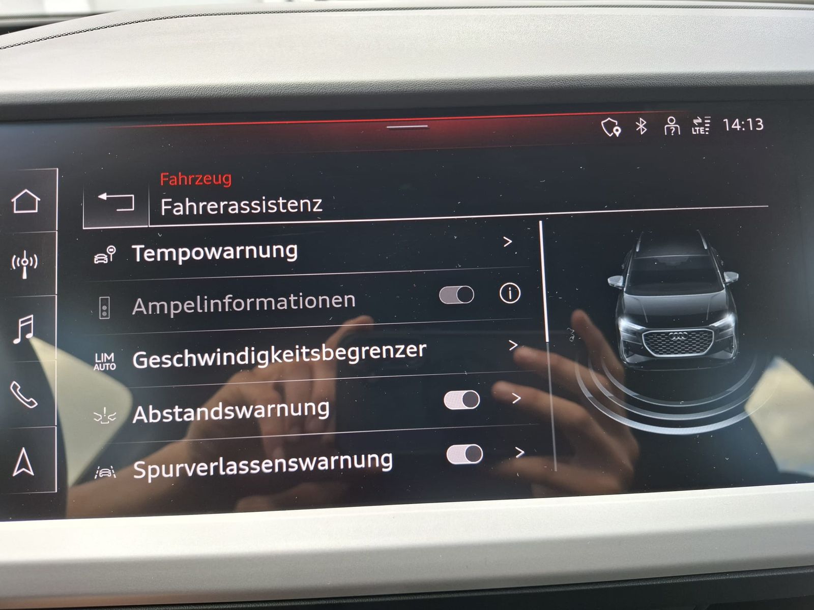Fahrzeugabbildung Audi Q4 e-tron 40 AHK*LED*19"ALU*SHZ*SPORTSITZE*94,4%