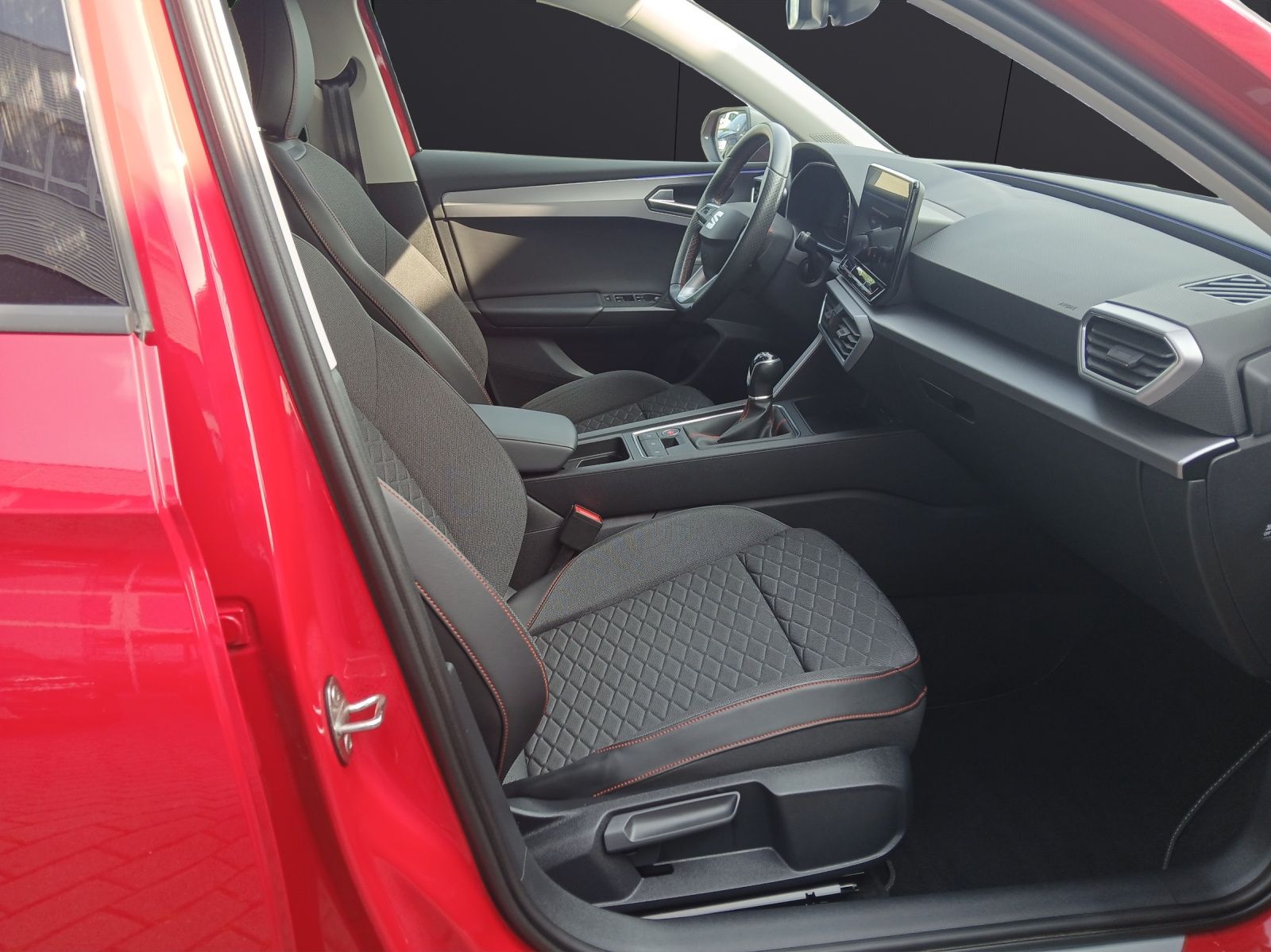 Fahrzeugabbildung SEAT Leon TSI FR-Line LED AHK GRA RFK LM