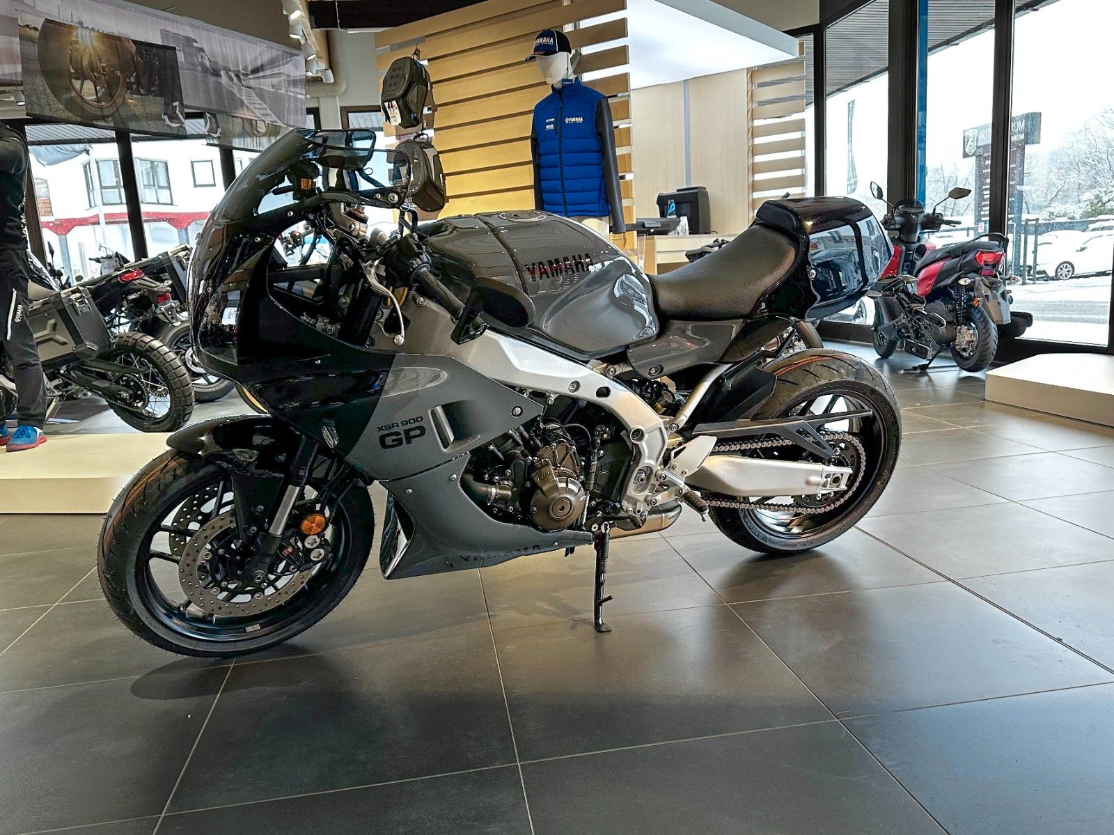 Fahrzeugabbildung Yamaha XSR 900 GP  2024-  GP Racer Kit + Akra