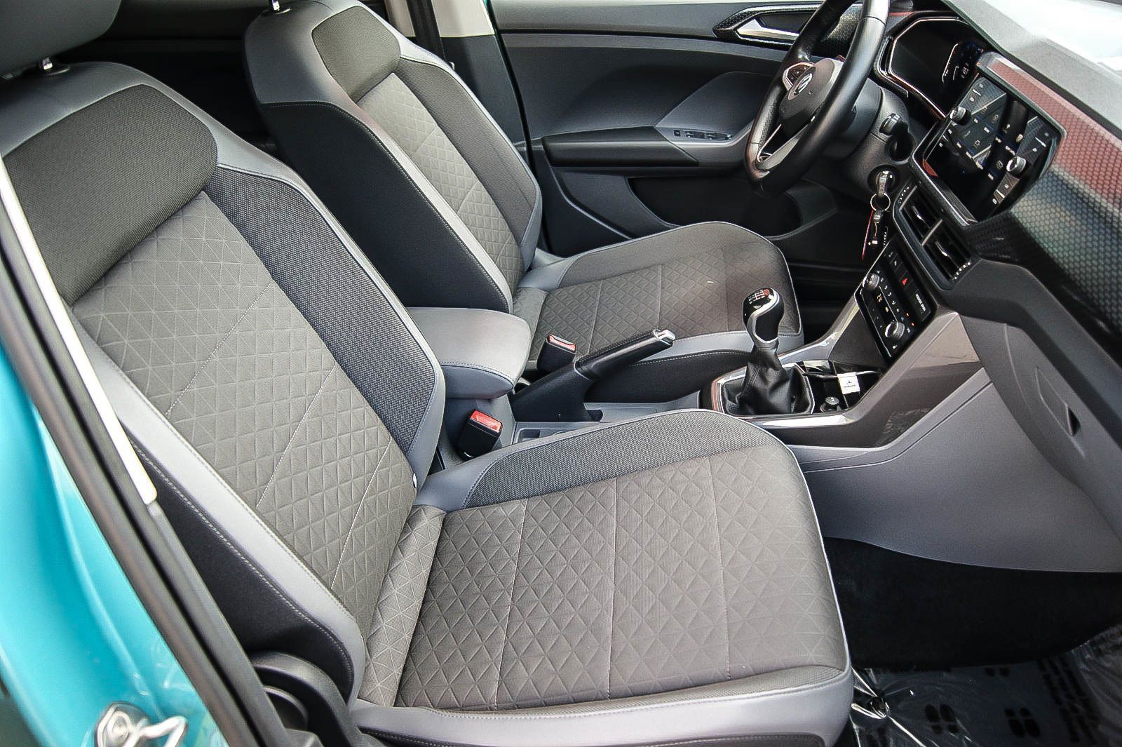 Fahrzeugabbildung Volkswagen T-Cross HIGHLINE 10TSI NAVI LED VIRTUAL CD 1HAND
