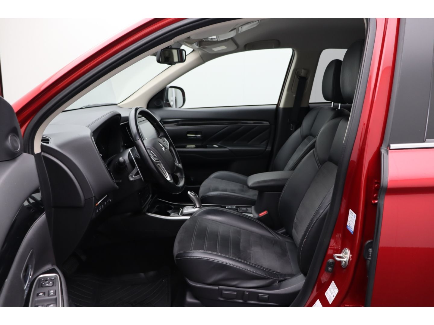 Fahrzeugabbildung Mitsubishi Plug-in Hybrid Outlander PHEV 2.4 Plus 4WD ACC,