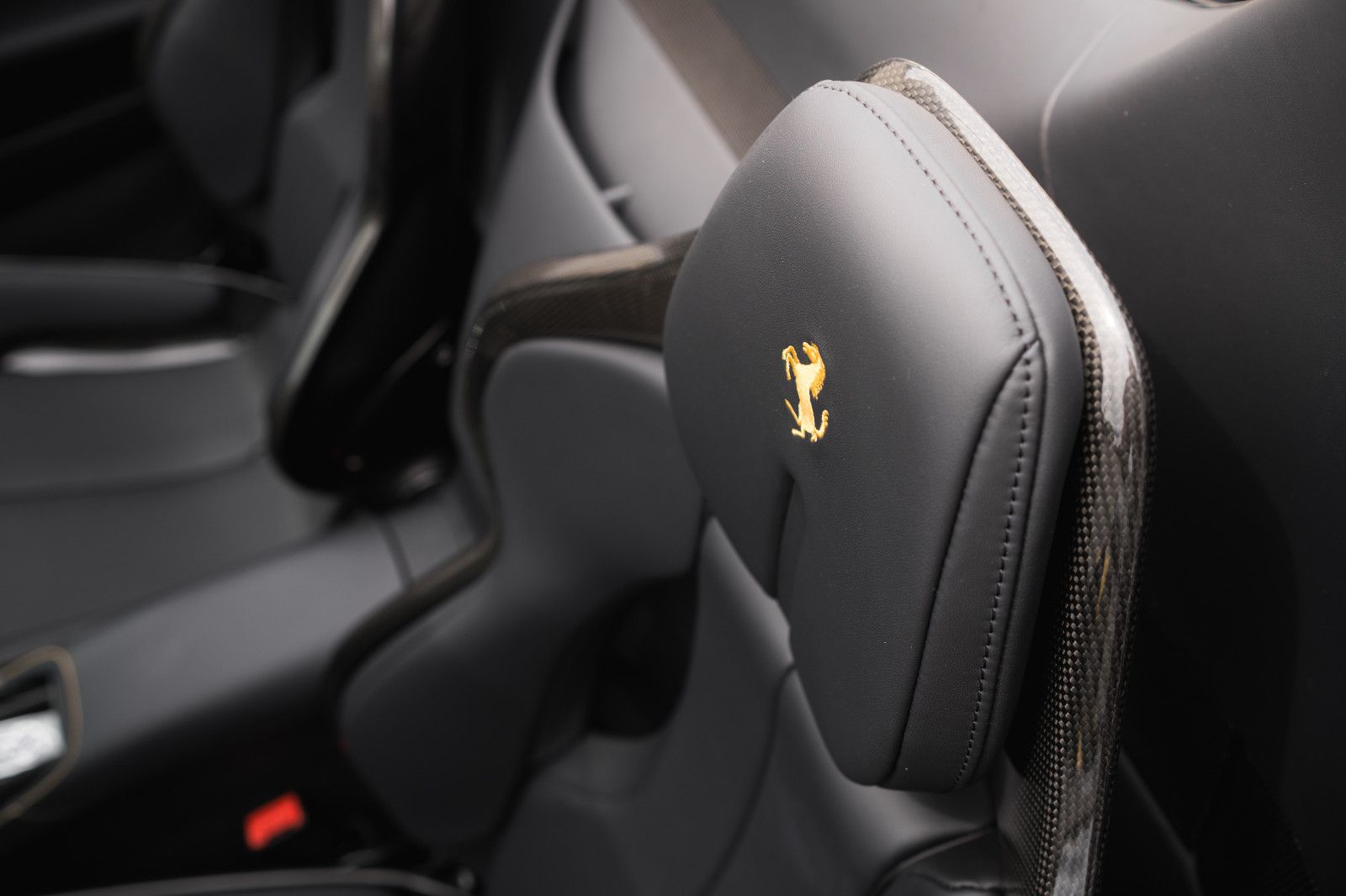Fahrzeugabbildung Ferrari SF90 Spider-Giallo Montecarlo-Carbon-Lift-360´´