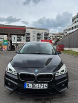 BMW 218i Steptronic | 55 Tkm | Navi | LED | TÜV 2027 - schwarze BMW 218 Gran Tourer