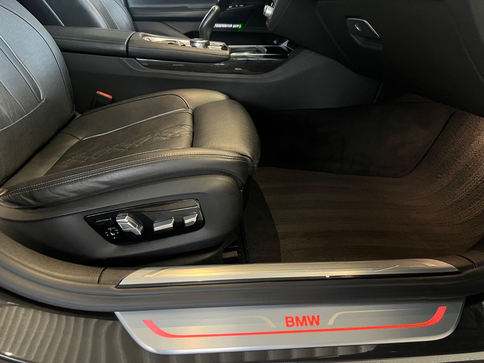 Fahrzeugabbildung BMW 740 d xDrive *MASSAGE* LEDER EXCLUSIVE *