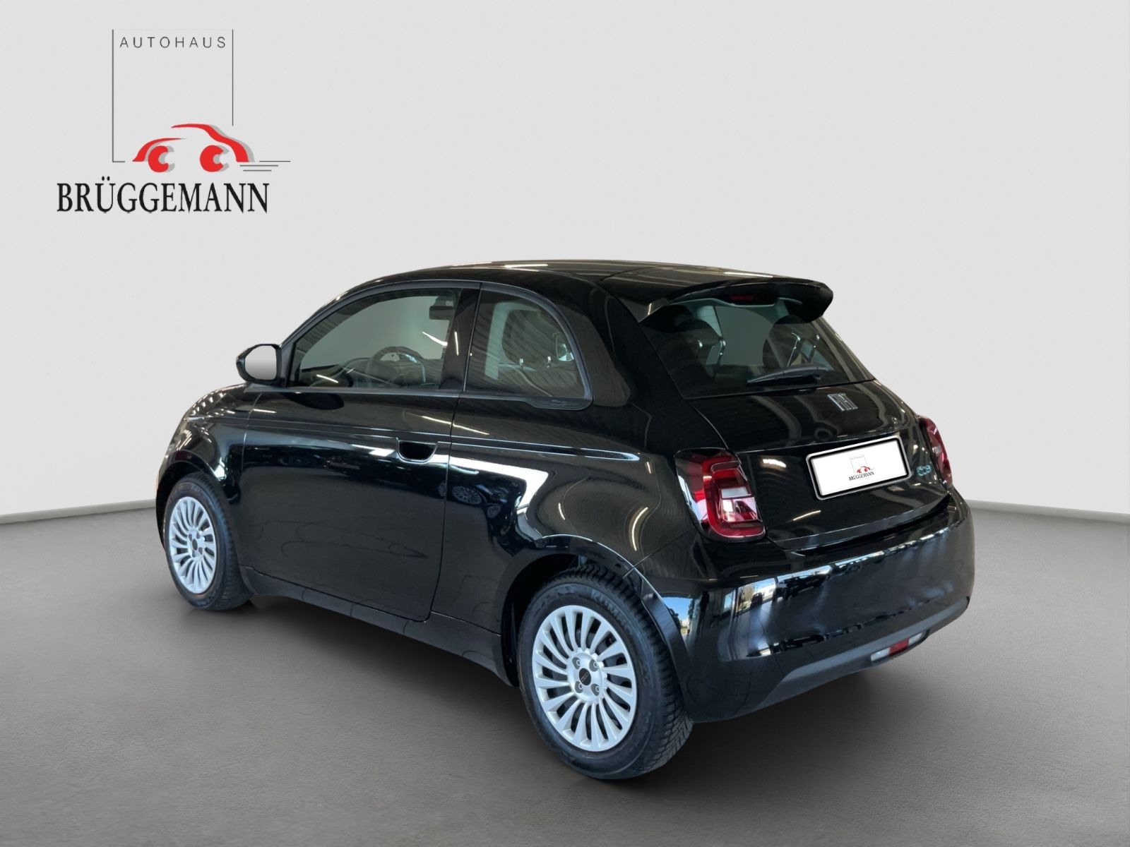 Fahrzeugabbildung Fiat 500e + Radio- & Winterpaket