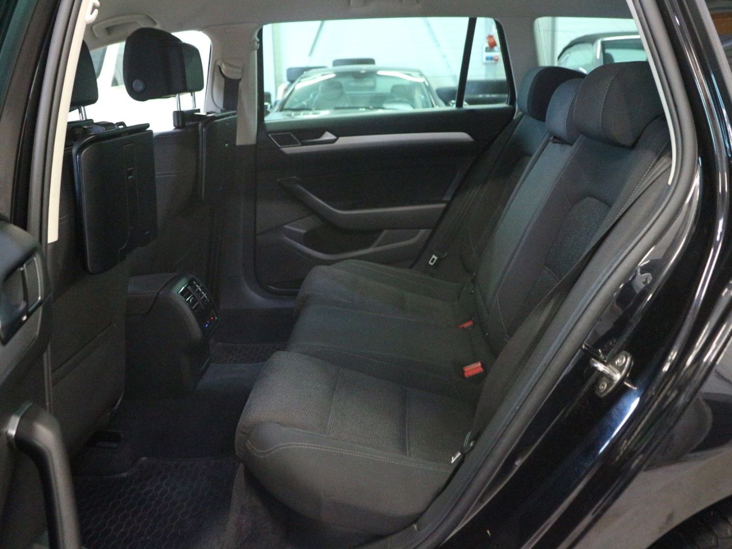 Fahrzeugabbildung Volkswagen Passat Comfortline DSG ACC DAB AID Kamera SHZ