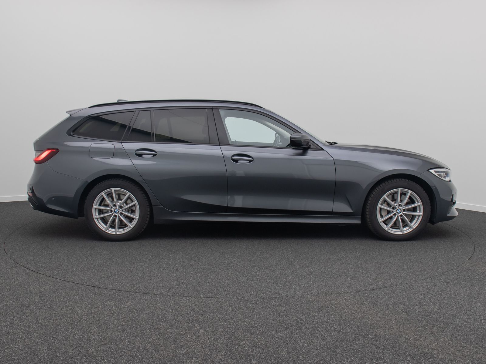 Fahrzeugabbildung BMW 330i xD SportLine Panorama DAB HiFi AHK Komfort