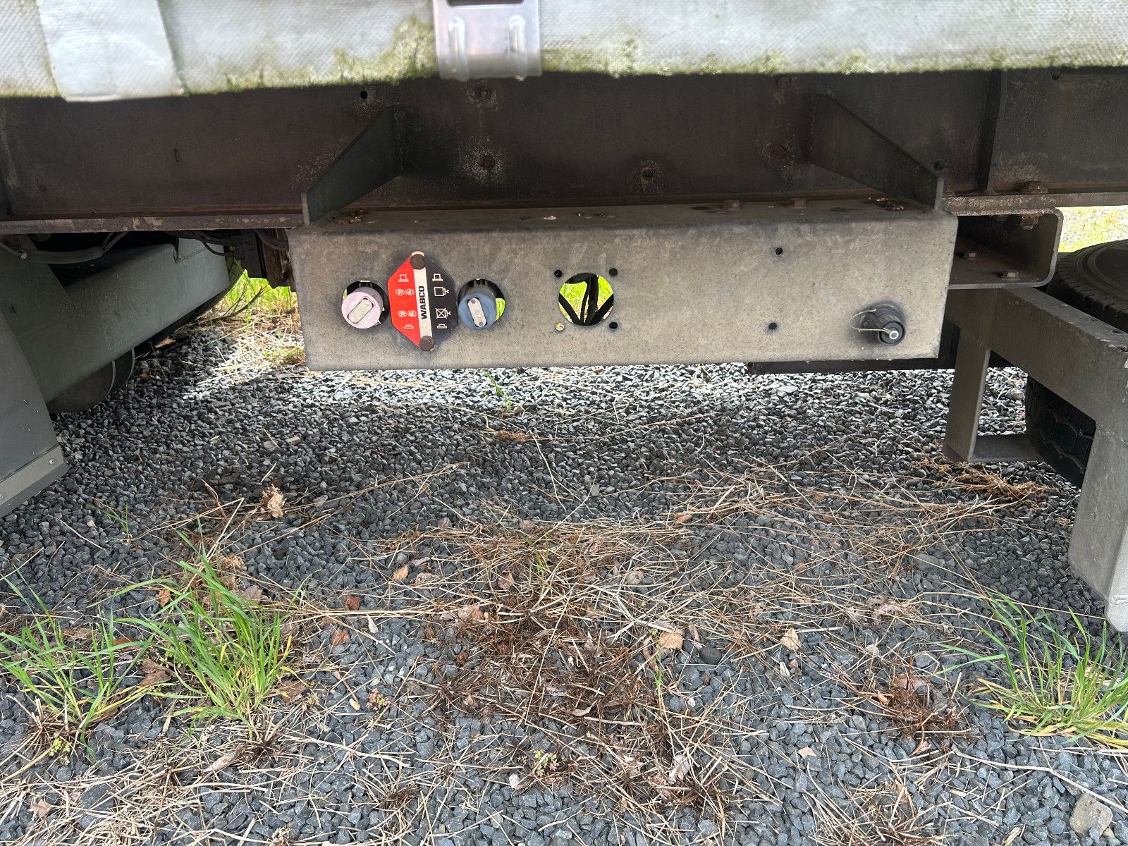 Fahrzeugabbildung Andere Gleich 18000 Anhänger Pritsche+Plane