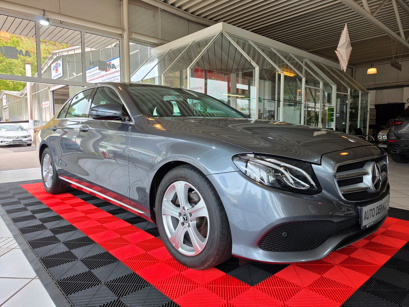 Mercedes-Benz E 220d Avantgarde+NAVI+KAMERA+LED+TEMPOMAT+