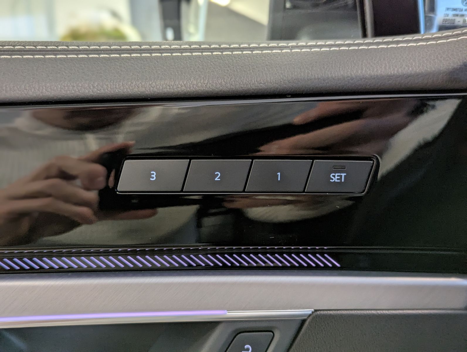 VW Touareg 3.0TDI 4M R-Line VOLL Black 22" UPE 114T - Image 25