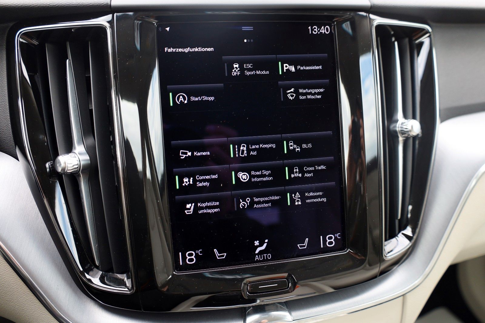Fahrzeugabbildung Volvo XC60 Momentum Pro Leder,Navi,LED,SH,IntelliSafe