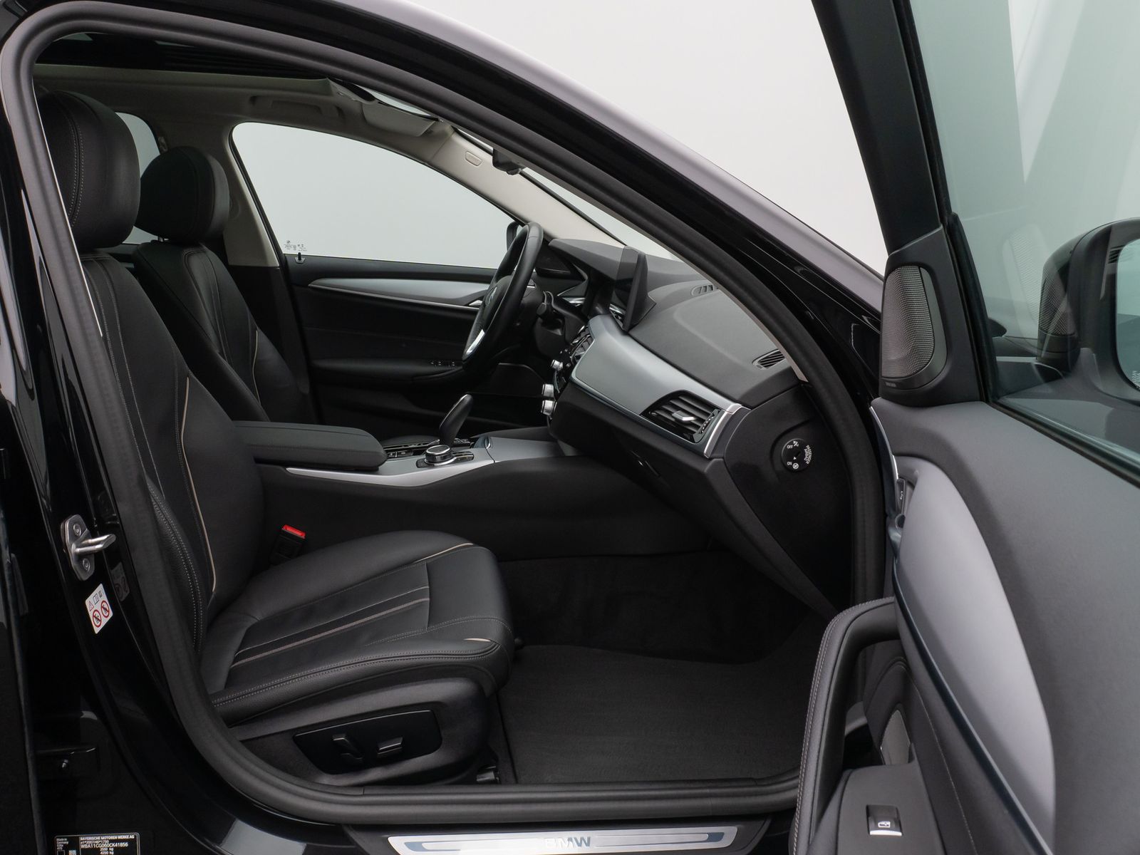 Fahrzeugabbildung BMW 530e Panorama 360°DAB H/K ACC AHK Alarm Leder
