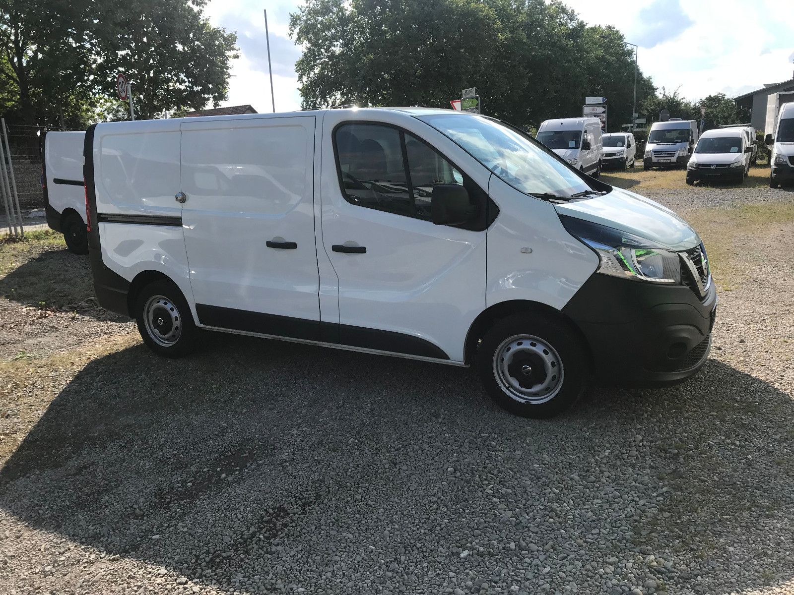 Fahrzeugabbildung Nissan NV300 Kastenwagen L1H1 2,7t PRO,PDC,SHg