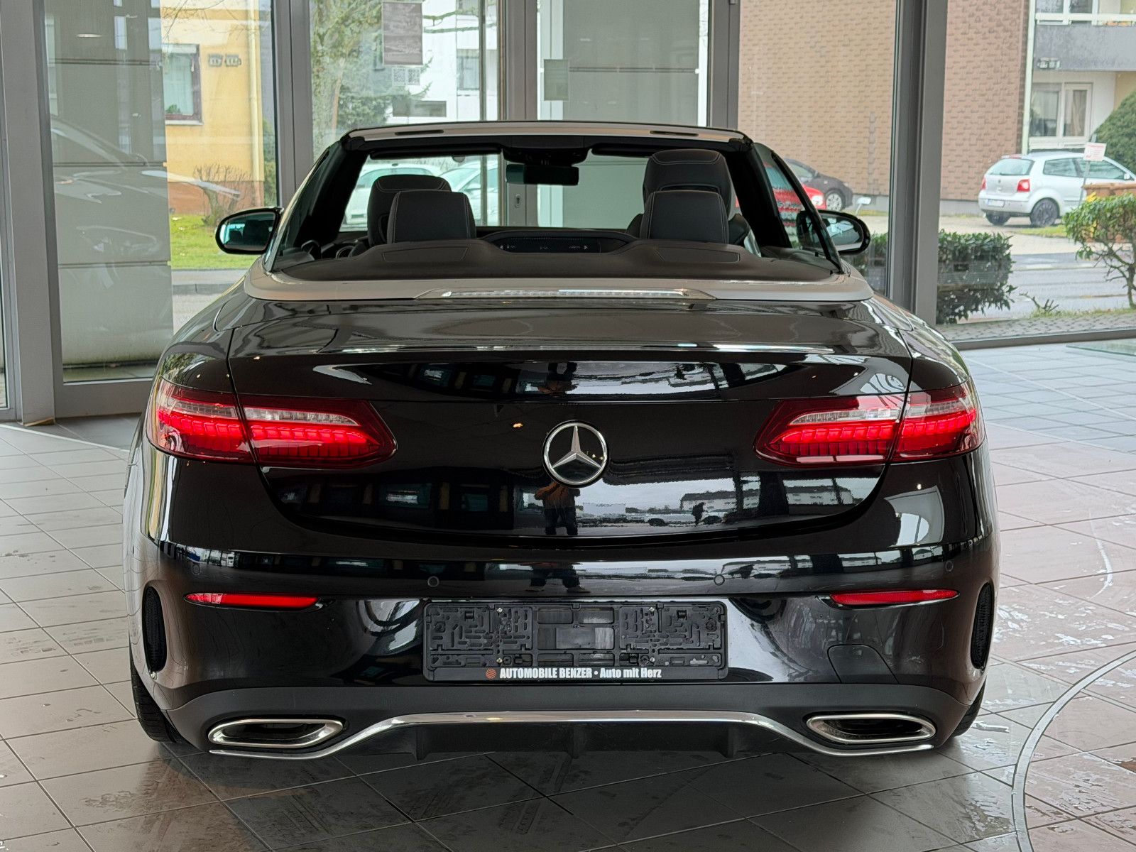 Fahrzeugabbildung Mercedes-Benz E 450 Cabrio AMG/BURMESTER/HUD/AMBIENTE/MASSAGE/
