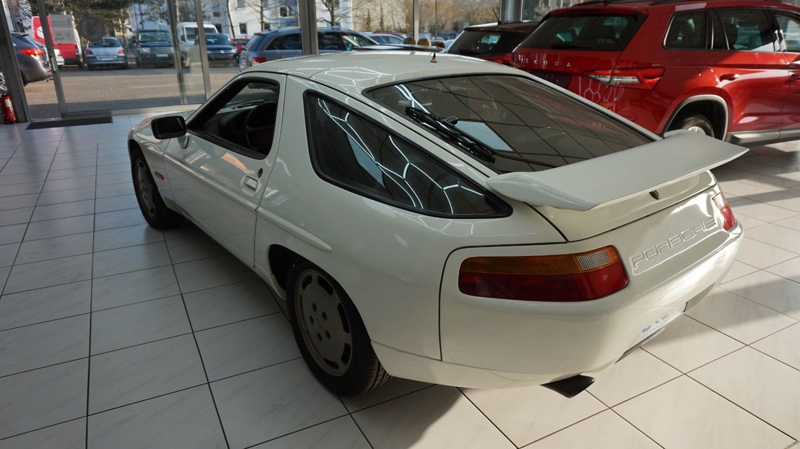 Fahrzeugabbildung Porsche 928 S4 Zahnriemen neu ex Brun Racing Schweiz