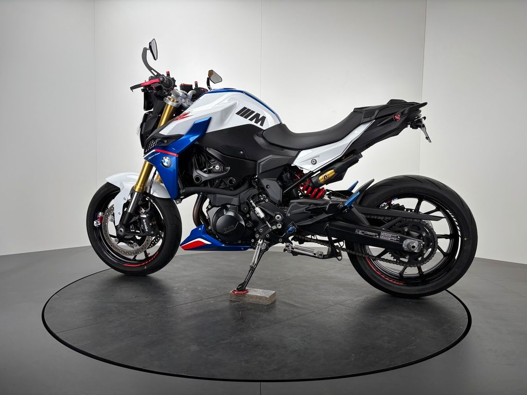 Fahrzeugabbildung BMW F900 R *TOP-AUSSTATTUNG *1. HAND *ARROW