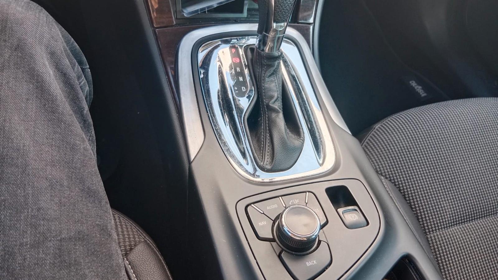 Opel Insignia 2011 — photo 11