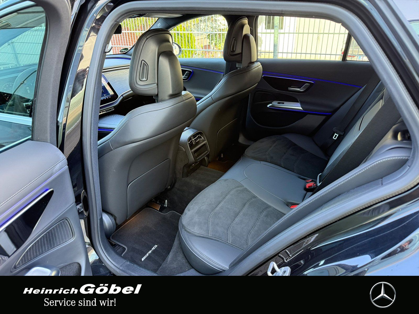 Fahrzeugabbildung Mercedes-Benz E 220 d T AMG*AHK*360°KAM*DIGITAL*MEMORY*TOTWINK