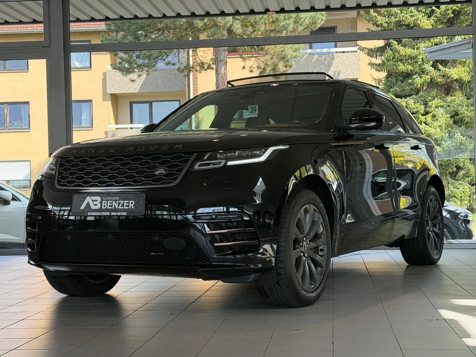 Fahrzeugabbildung Land Rover Range Rover Velar/R-DYNAMIC/PANO/HEAD-UP/ACC