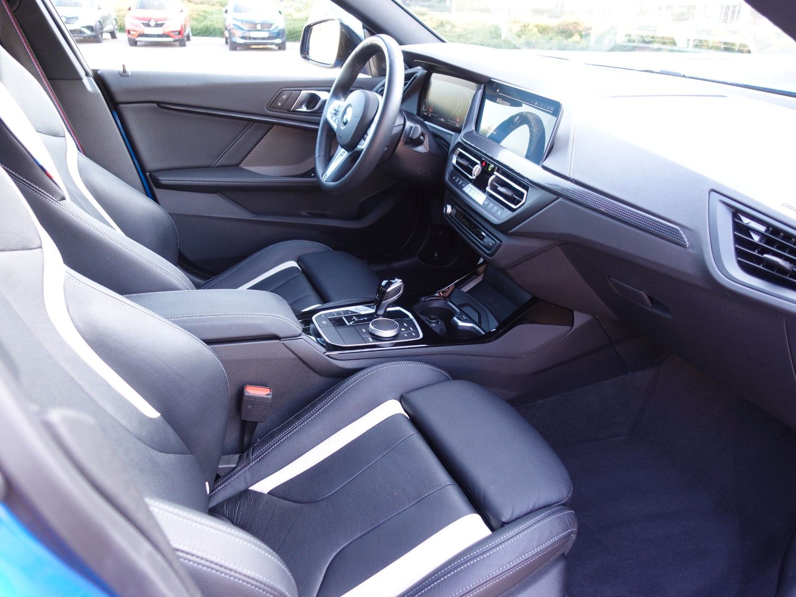 Fahrzeugabbildung BMW 220i Gran Coupé M Sport LED/HUD/Pano/HarmanKard.
