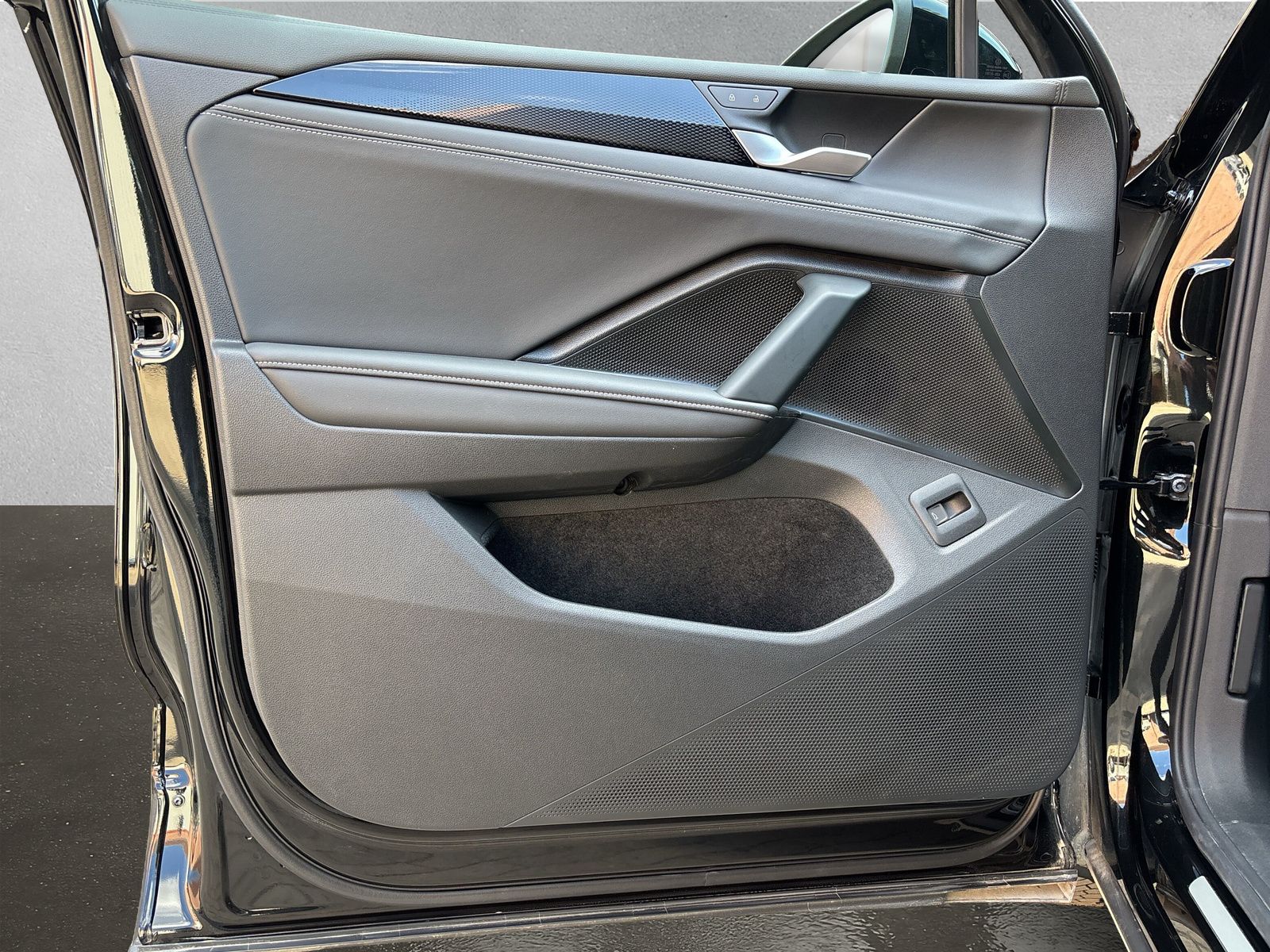 Fahrzeugabbildung Volkswagen Tiguan 1.5 eTSI Goal AHK Keyless IQ-Light Kamera