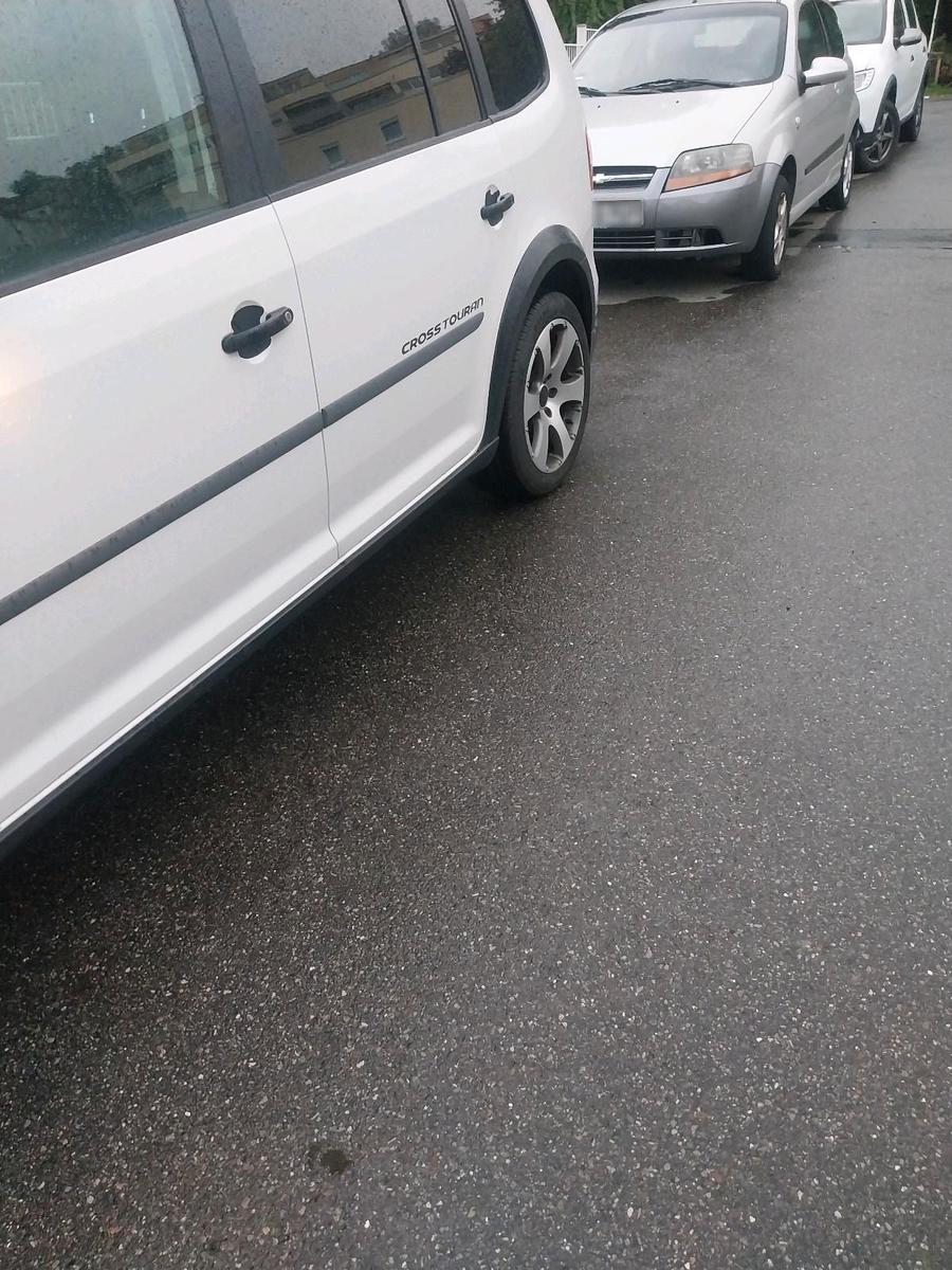 Volkswagen Touran 2011 — двигун 140 HP (103kW)