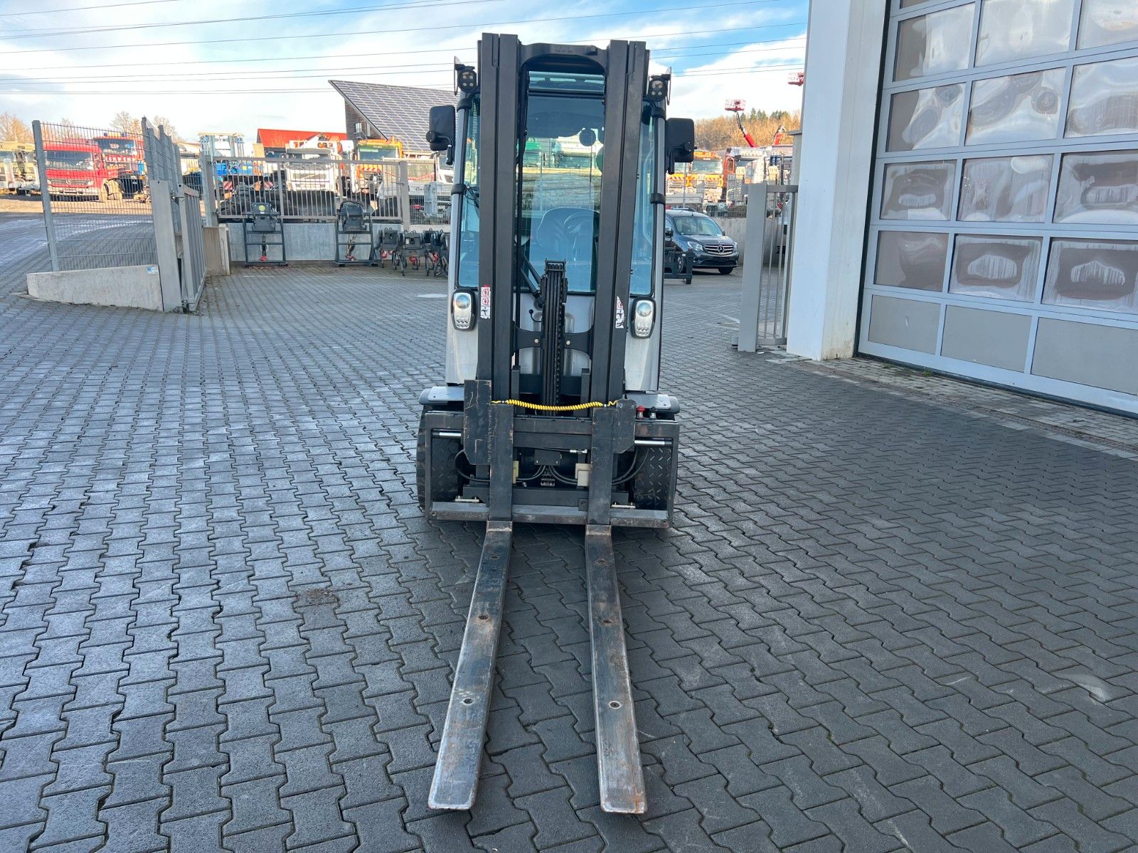 Fahrzeugabbildung Still RX70-30 / Triplex: 4.60m / nur 568h / SS / Waage