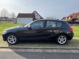 BMW 118i Advantage 8-fach bereift mit Alufelgen