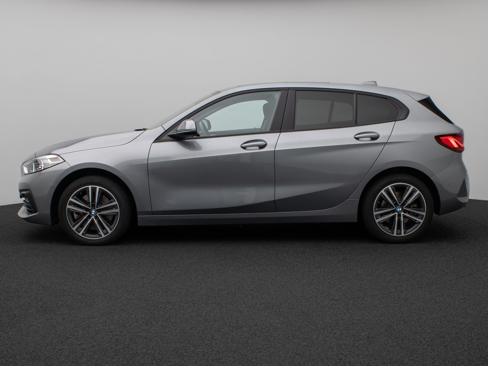 Fahrzeugabbildung BMW 120i Panorama Kamera HUD HiFi DAB LED 17Zoll