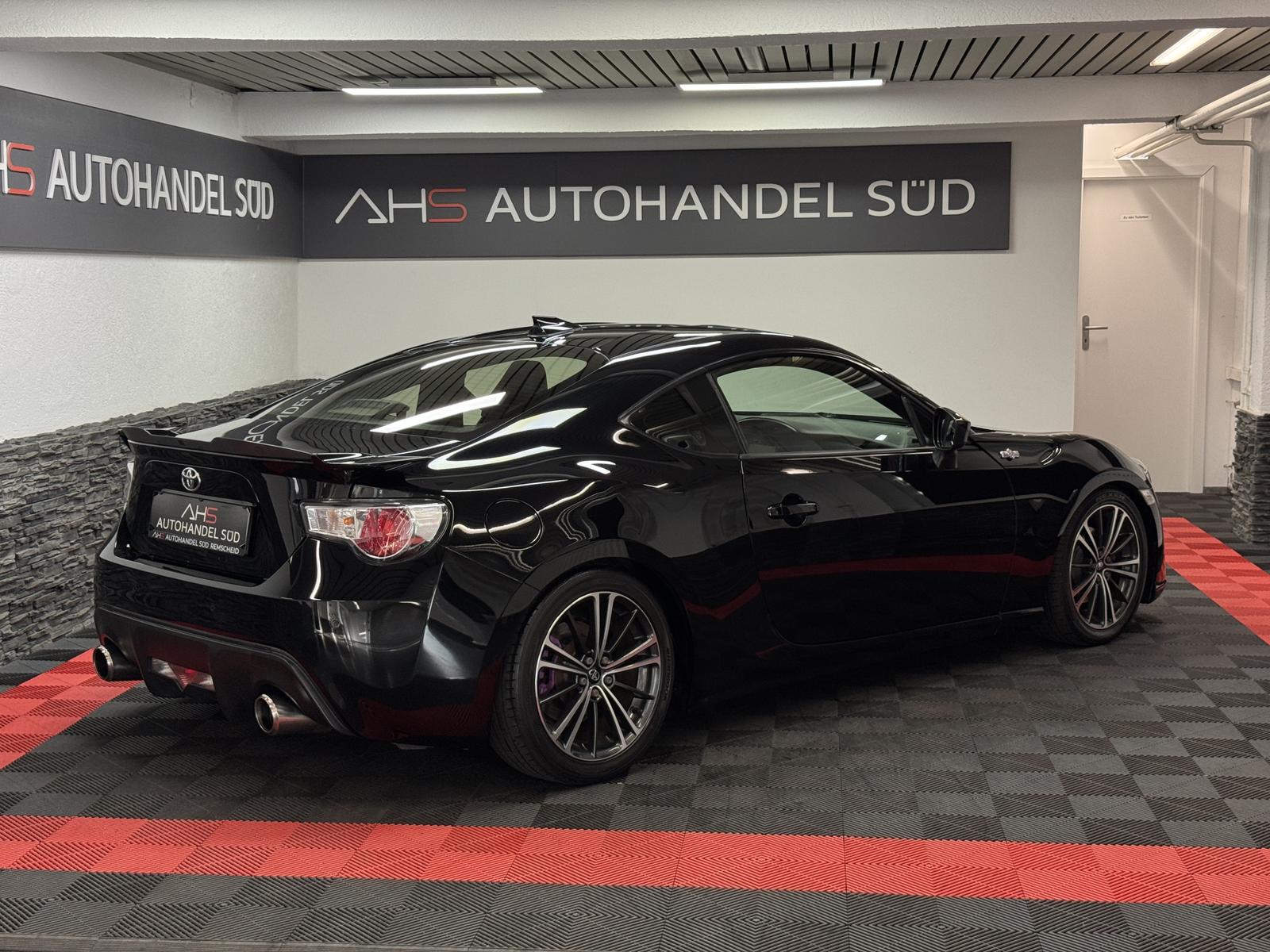 Toyota GT86 2.0 Boxer 200 ch • Propulsion • Boîte manuelle 6 • Xénon • Sièges chauffants • Radars