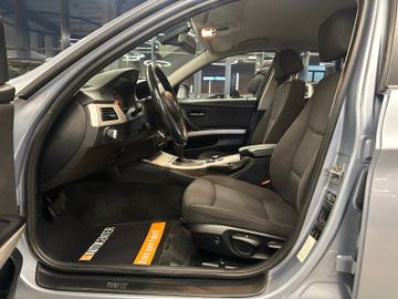 BMW 318 d Touring *Klima*SHZ*TÜV*Navi*PDC*AHK*