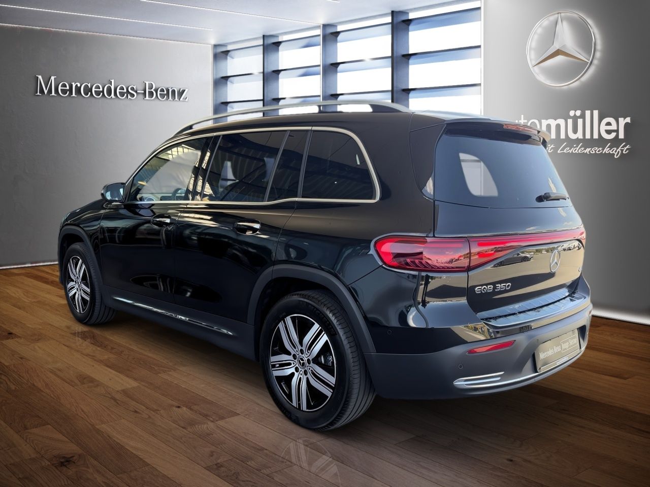 Fahrzeugabbildung Mercedes-Benz EQB 350 4M BONUS+AHK+PANO+360°+DISTR+WINTER+KEYL